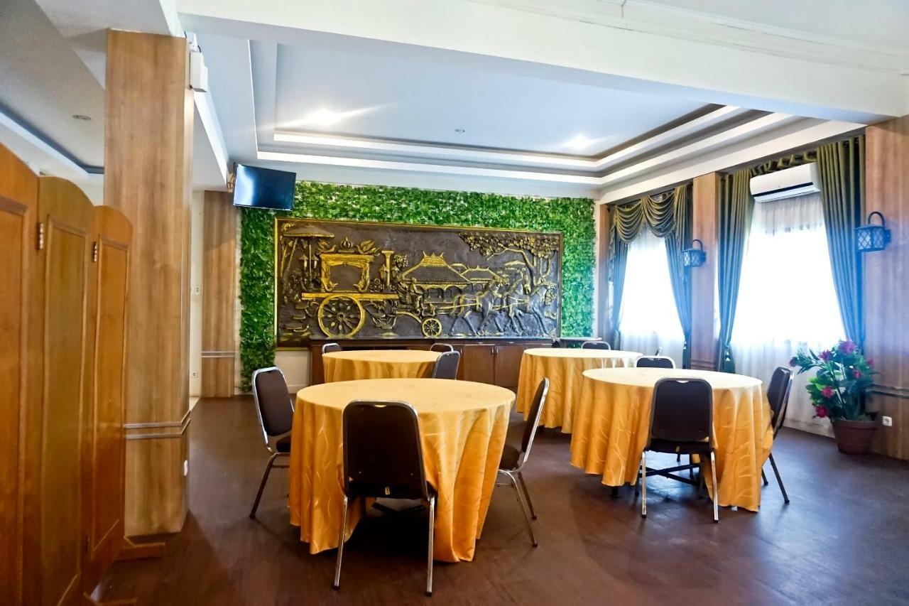 Oyo 627 Tirta Kencana Syariah Hotell Pakanbaru Exteriör bild